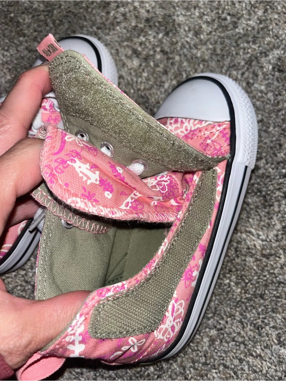 Converse 8c girls tennis shoes high top euc pink